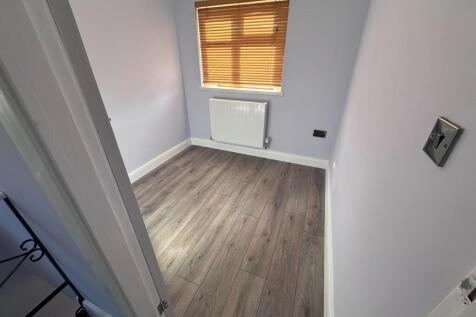 3rd bedroom .jpeg