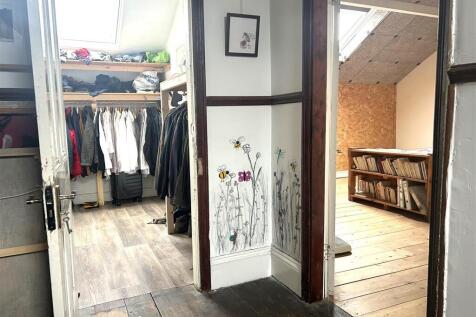Walk-in Wardrobe/Utility/Study