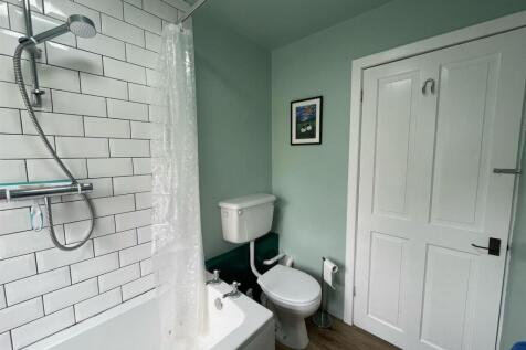 Bathroom 3.jpg