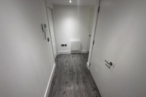 Hallway shot 2.jpeg