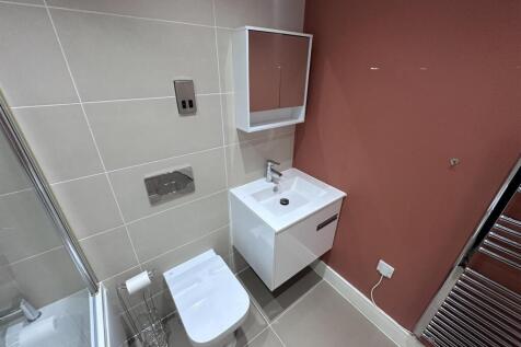 bathroom shot 2.jpeg