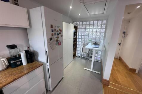 Side kitchen.jpeg