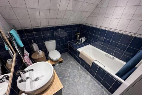 Full bathroom .jpeg