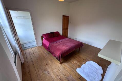 Bedroom .jpeg