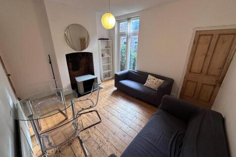 Living room 2.jpeg