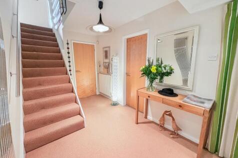 FRONT ENTRANCE HALLWAY