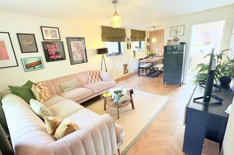 L-Shaped Living/Dining Room