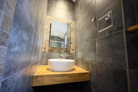 Bathroom/Shower Room