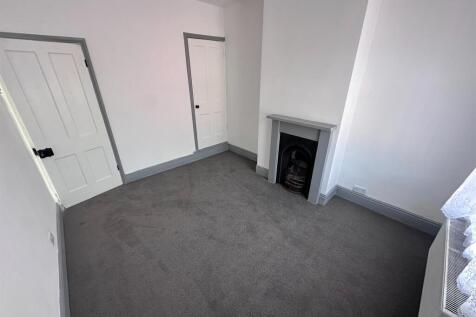 1st bedroom (2).jpeg