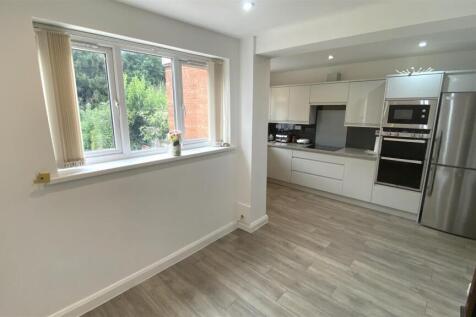 L-Shaped Kitchen/Diner