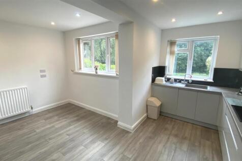 L-Shaped Kitchen/Diner