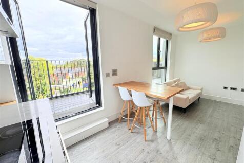 Open Plan Living/Balcony