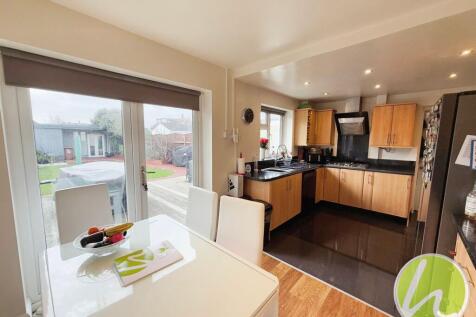 Kitchen/ Dining Room