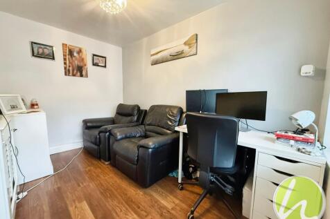 Ground Floor Bedroom/ Study