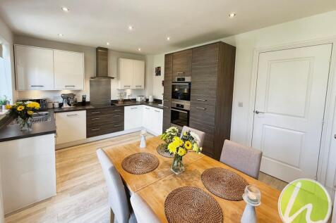 Kitchen/ Dining Room