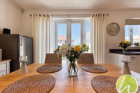 Kitchen/ Dining Room