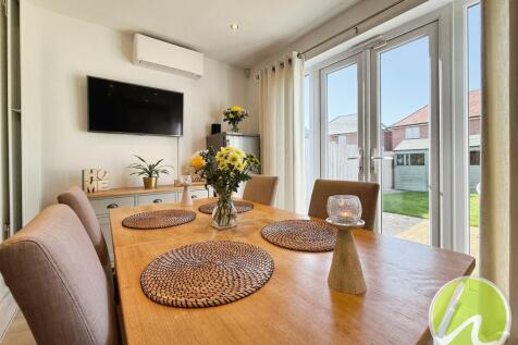 Kitchen/ Dining Room