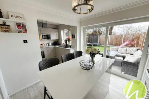 Kitchen/ Dining Room