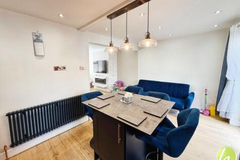 Kitchen/ Dining Room