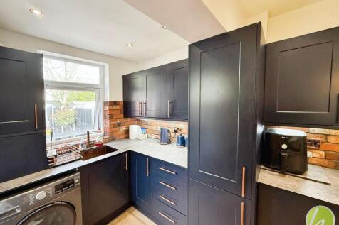 Kitchen/ Dining Room