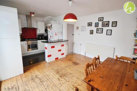 Kitchen/ Dining Room