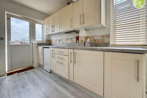 Kitchen/ Dining Room