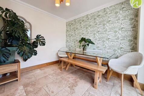 Kitchen/ Dining Room