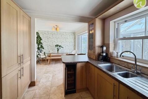 Kitchen/ Dining Room