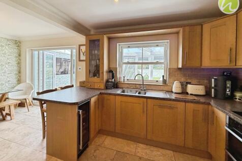 Kitchen/ Dining Room
