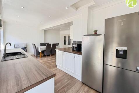 Kitchen/ Dining Room