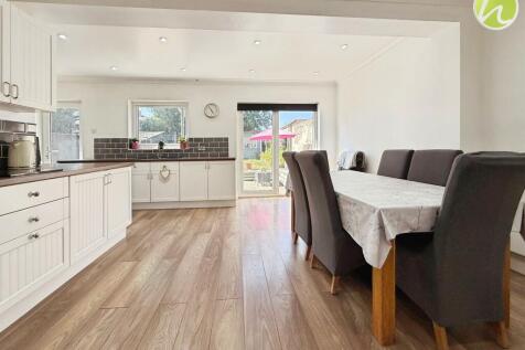 Kitchen/ Dining Room
