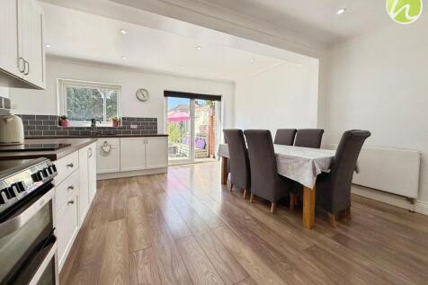 Kitchen/ Dining Room