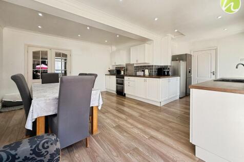 Kitchen/ Dining Room