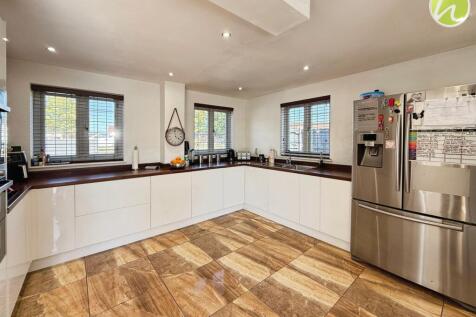 Kitchen/ Dining