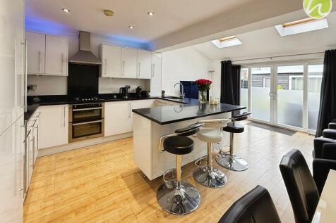 Kitchen/ Dining Room