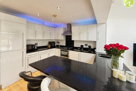Kitchen/ Dining Room