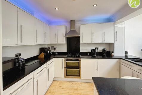 Kitchen/ Dining Room