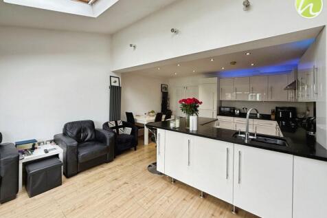 Kitchen/ Dining Room