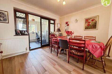 Living Room/ Dining Room