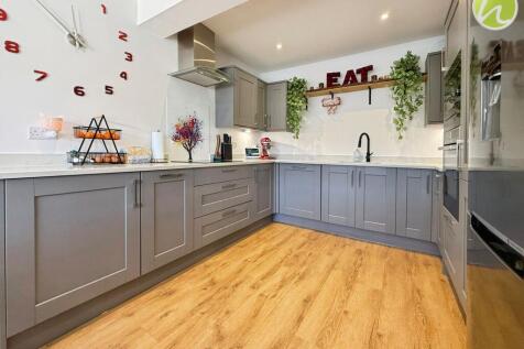 Kitchen/ Dining Room