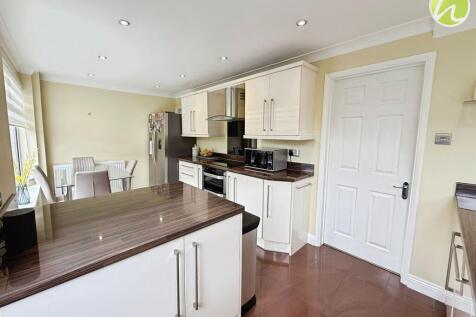 Kitchen/ Dining Room