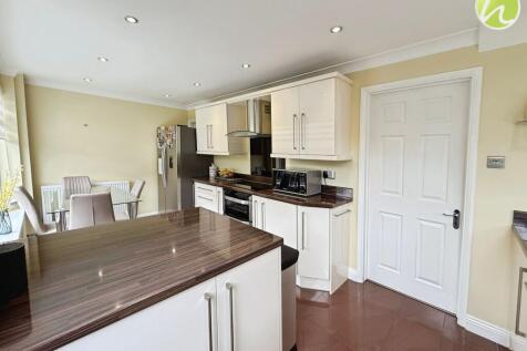 Kitchen/ Dining Room