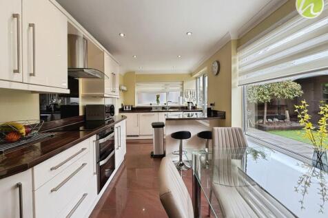 Kitchen/ Dining Room