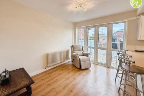 Kitchen/ Dining Room