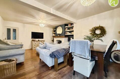 Living Room/ Dining Room