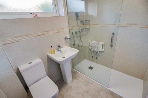 SHOWER ROOM/W.C.