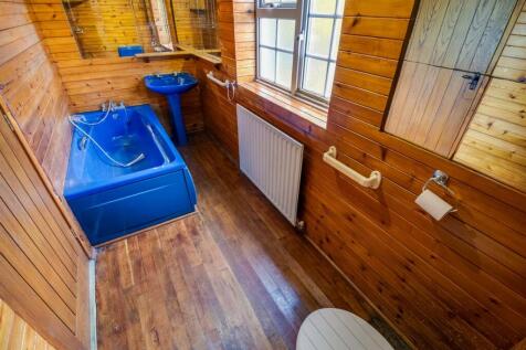 BATHROOM/W.C.