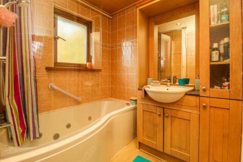 BATHROOM/W.C.