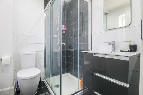 EN SUITE SHOWER ROOM/W.C.