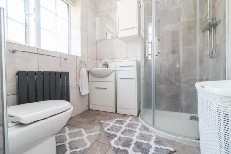 EN SUITE SHOWER ROOM/W.C.